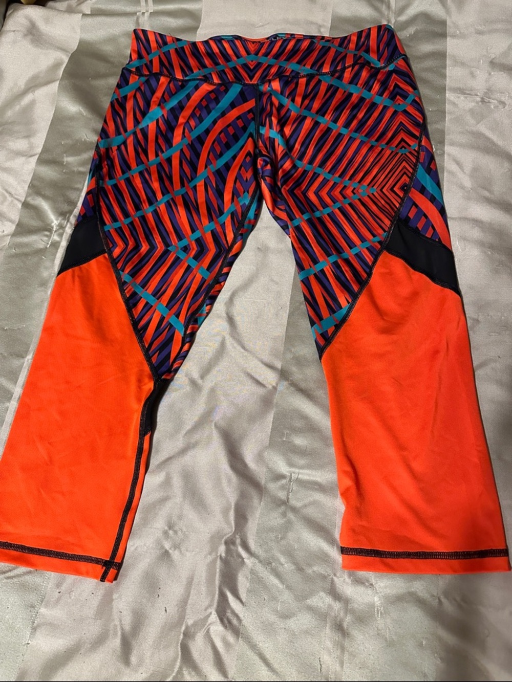 Reflex Women’s L Bold Zigzag cropped Leggings - Teal, Orange & Purple